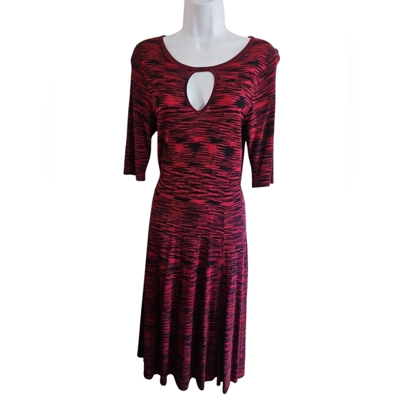 Muse Medium Red Black Grunge Fit Flare Midi Dress Textured Keyhole Rare Y2K Prep - Picture 2 of 7